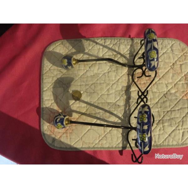 vieux portemanteau metal et porcelaine