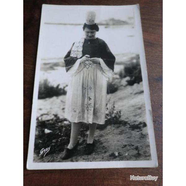 CP  dpt  29  JEUNE FILLE DE SAINT GUENOLE