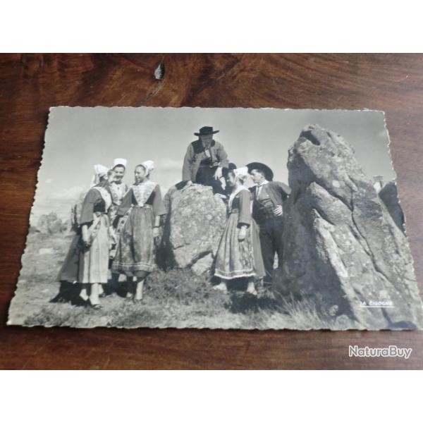 CP  dpt  29  COSTUMES REGIONS PLOUGASTEL