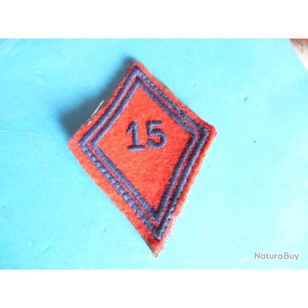 INSIGNE TISSU  ROUGE LOSANGE 15