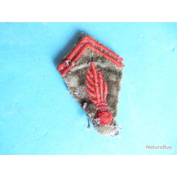 INSIGNE TISSU  GRIS GRENADE ROUGE