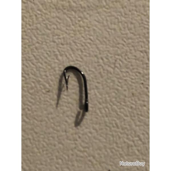 100 hame�on n 16 oeillet noir renvers� ref 160b tige moyenne.simple p�che rivi�re truite mustad