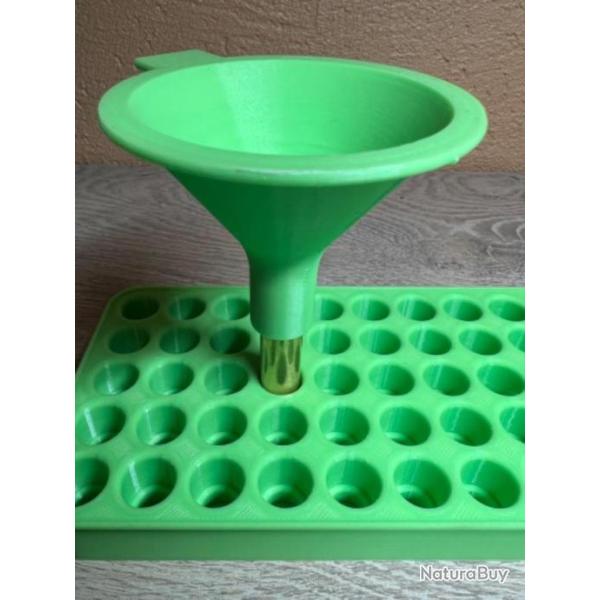 Entonnoir vert clair sp�cialement con�u pour le rechargement des calibres 6.5 creedmoor
