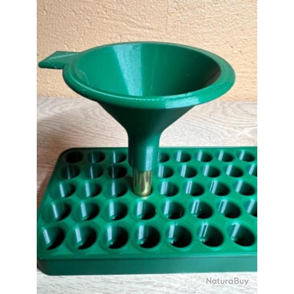 Entonnoir vert fonc� sp�cialement con�u pour le rechargement des calibres 6.5 creedmoor