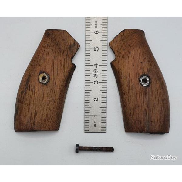 Plaquettes bois petit rvolver N3.