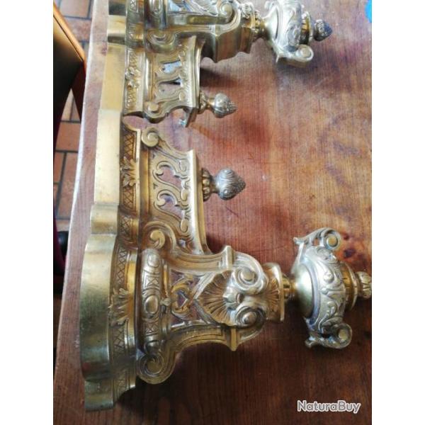 Paire de chenets de chemin�e en bronze