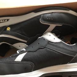 chaussures de s&eacute;curit&eacute; noire neuf taille 42
