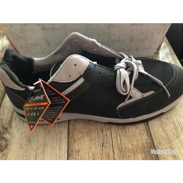 chaussures de s�curit� noire neuf taille 42
