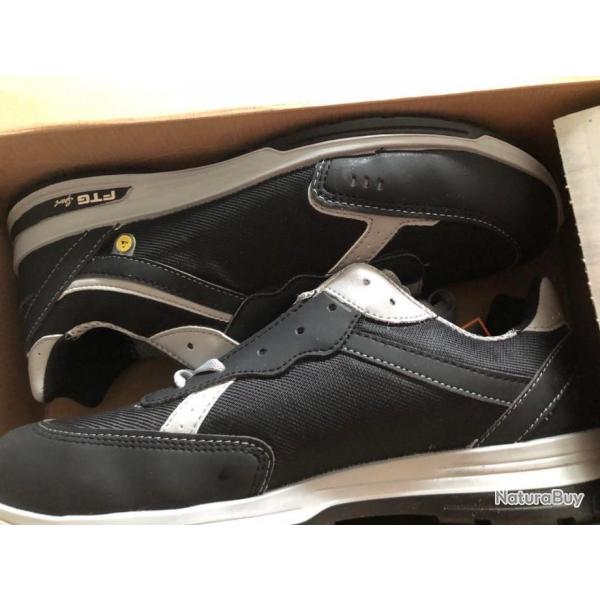 chaussures de s�curit� noire neuf taille 42