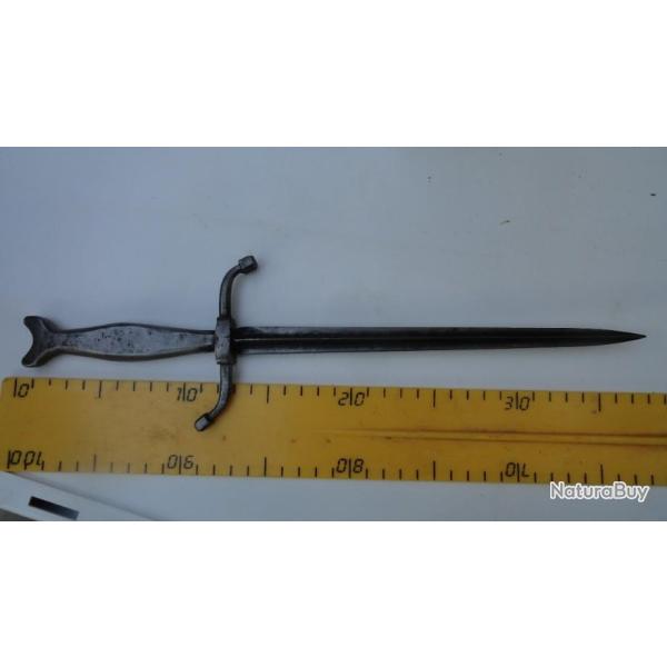 Belle dague "Renaissance " ou tranch�e  sur base lame d'�p�e