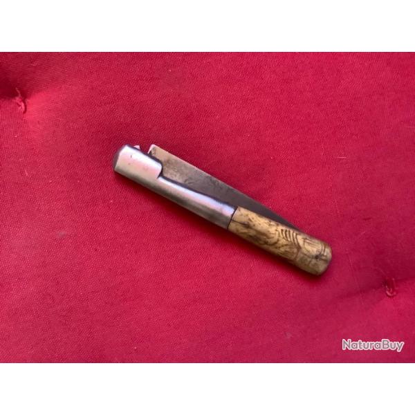 Couteau vendetta tr�s ancien, pas de prix de r�serve