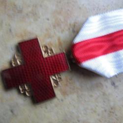 m&eacute;daille ordre  CROIX DE RECOMPENSE DE LA CROIX ROUGE FRANCAISE dor&eacute;e dans sa boite ruban rappel