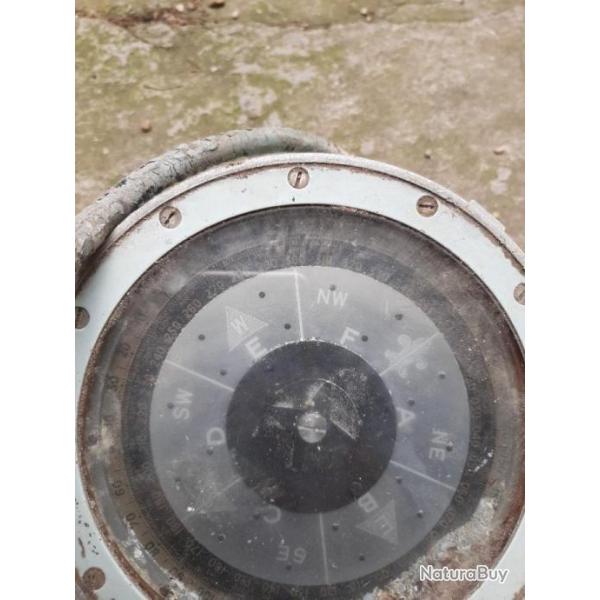 Vieux compas r�p�titeur Marine anglaise. A nettoyer
