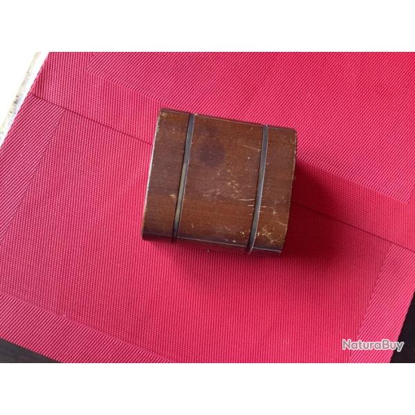 Bo�te en bois distributrice de cigarettes, pas de prix de r�serve