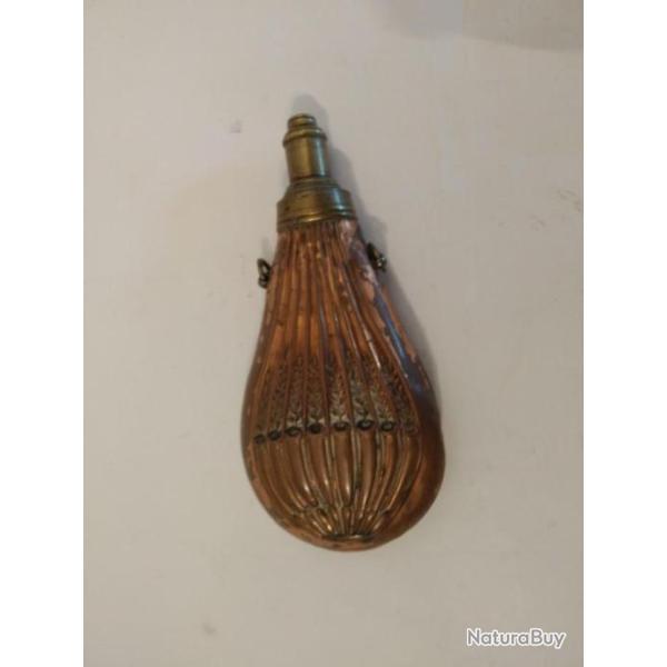 Poire a poudre cuivre  1 ere moit� du XIX si�cle