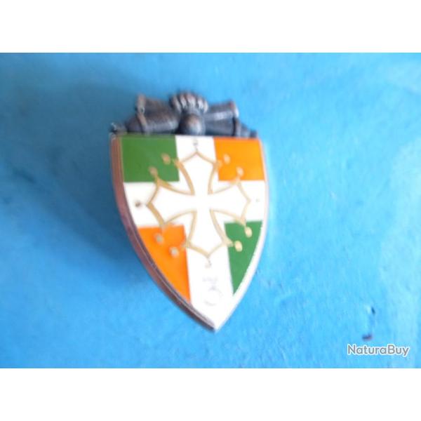 D INSIGNE ECU AVEC CROIX 3DESSUS CANON CROISER AVEC GRENADE