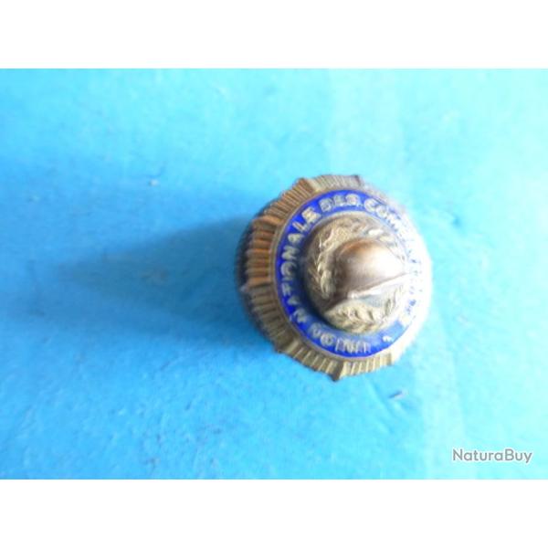 D  BOUTON INSIGNE  UNION NATIONAL DES COMBATTANTS