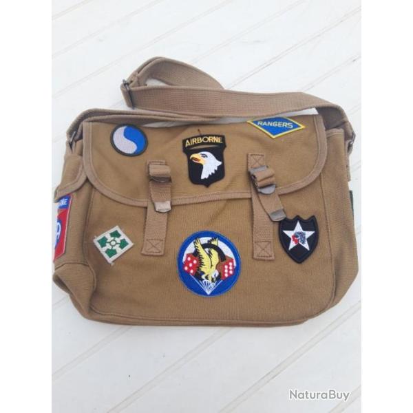 MUSETTE  OLIVE EN TOILE TYPE U.S.MULTI PATCHEE WWII