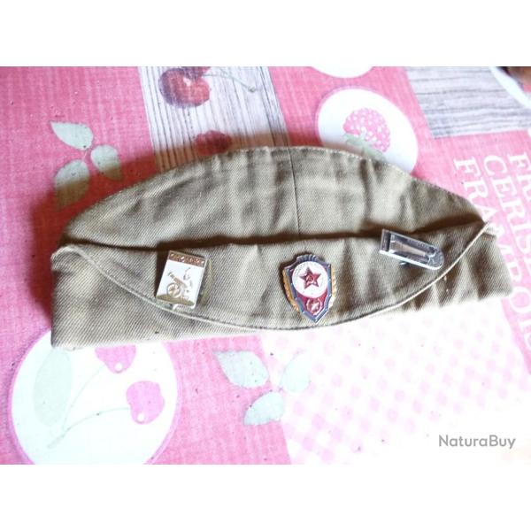 CALOT RUSSE DEUXIEME GUERRE AVEC SES 20 INSIGNES