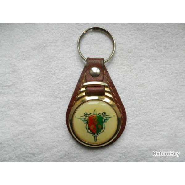 porte cl�s insigne militaire service des essences