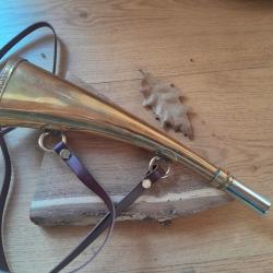 BELLE  TROMPE  25cm  MILLIENS.... avec bretelle cuir...