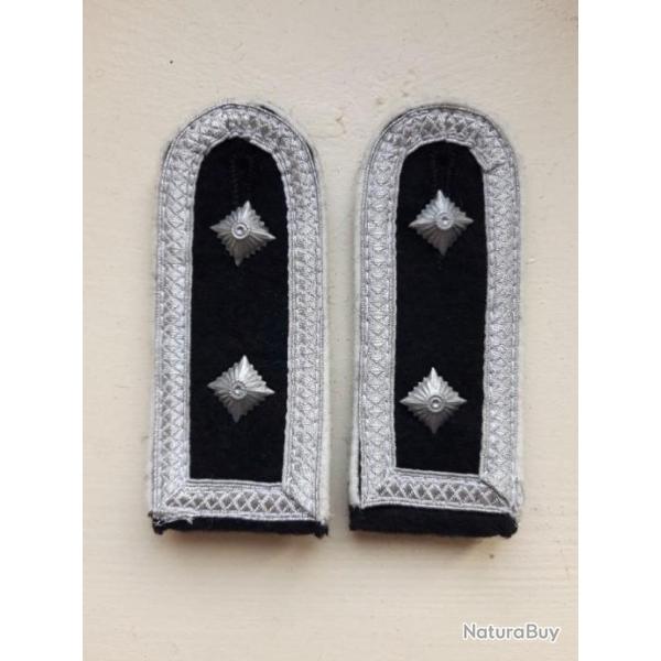 PAIRE DE PATTES  D EPAULE DU  GRADE D HAUPTSCHARFUHRER DE L INFANTERIE.