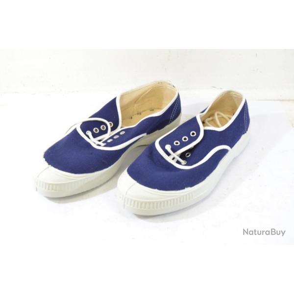 Chaussures de toile Vernon Arme Franaise, personnel fminin, annes 1950 - 1970. Infirmire