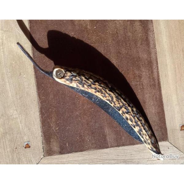 Couteau de type pi�montais, artisan fran�ais, bois de cerf