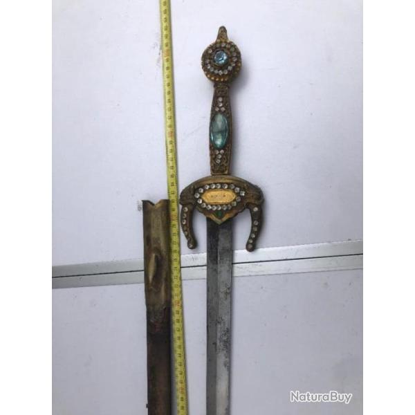 ANCIENNE GRANDE EPEE AVEC DES PIERRES FANTAISIE MONTURE BONZE