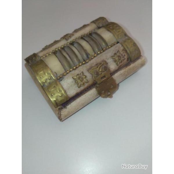 Bo�te du Nepal - yack et cuivre.