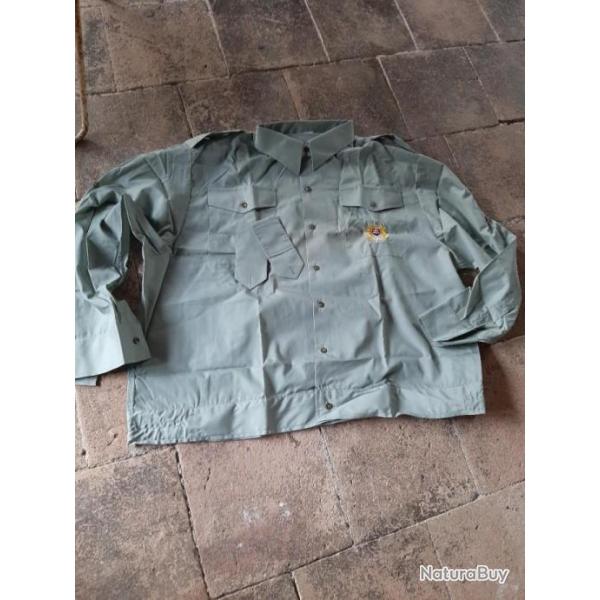 Chemise arm�e de l est neuve.