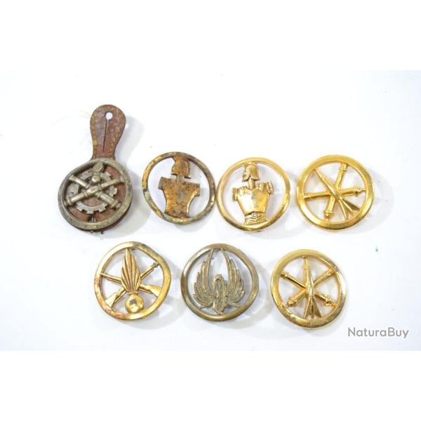 Lot insignes de b�ret arm�e Fran�aise, divers �poques. Lot vrac a trier.