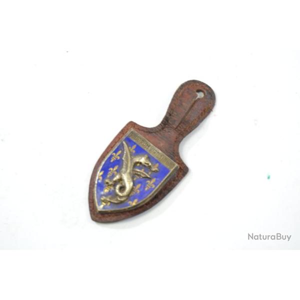 Insigne 18e R. Dragons, �mail, aile courte, langue rouge, dos guilloch�. Drago G1913 + cuir