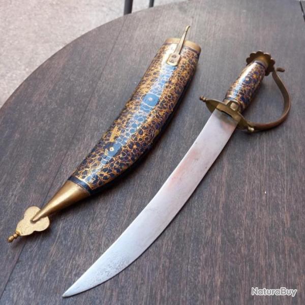 Couteau Sabre avec Fourreau