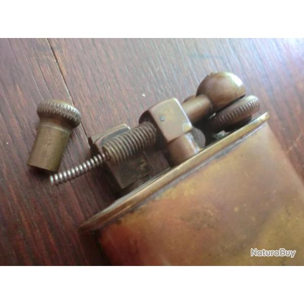 ANCIEN  BRIQUET ESSENCE  DE TABLE   AVEC TAXE