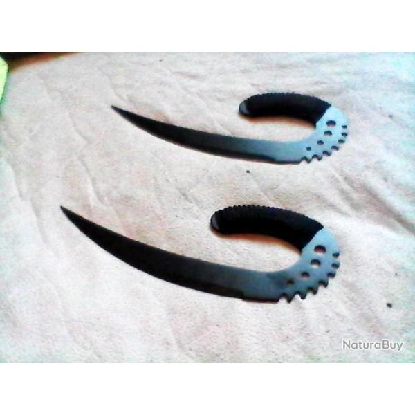 2 dagues ninja 32cm + socle en bois