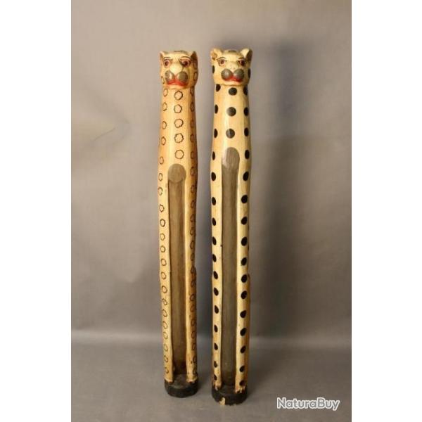 Paire de grandes statues de f�lins en bois polychrome