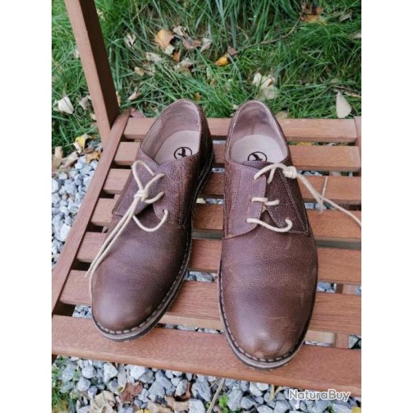 Trs belles chaussures AIGLE T42 cuir grain