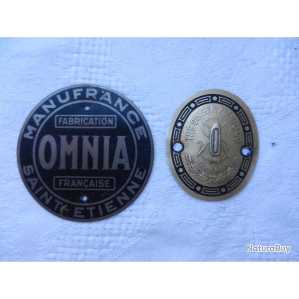 2 anciennes plaques m�tal pour machine � coudre Omnia Manufrance Saint Etienne -  Singer Manfg. C.O.