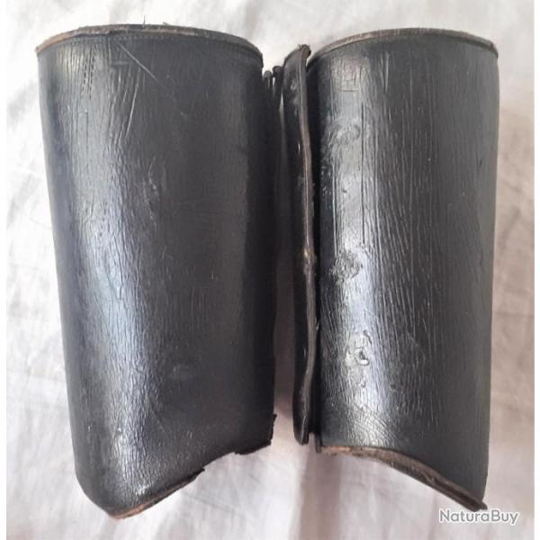 FR288300a Petite paire de gutron en cuir