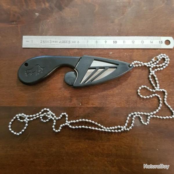 Petit couteau tour de cou  avec chaine army