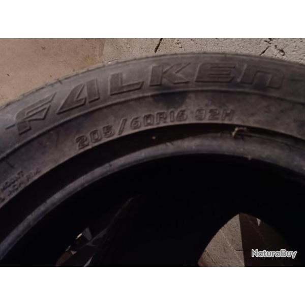 4 Pneus neige Falken dimensions 205/60R16 92H, pratiquement neufs