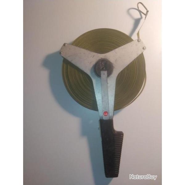 Enrouleur Stabila 30 m�tres ruban en m�tal.