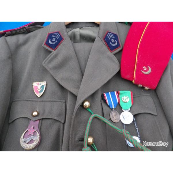 3e Rgt SPAHIS : ANCIEN UNIFORME MODELE 1945 SOUS LT 3e RSA ( SPAHIS ALGERIENS )  REGIMENT DISSOUS