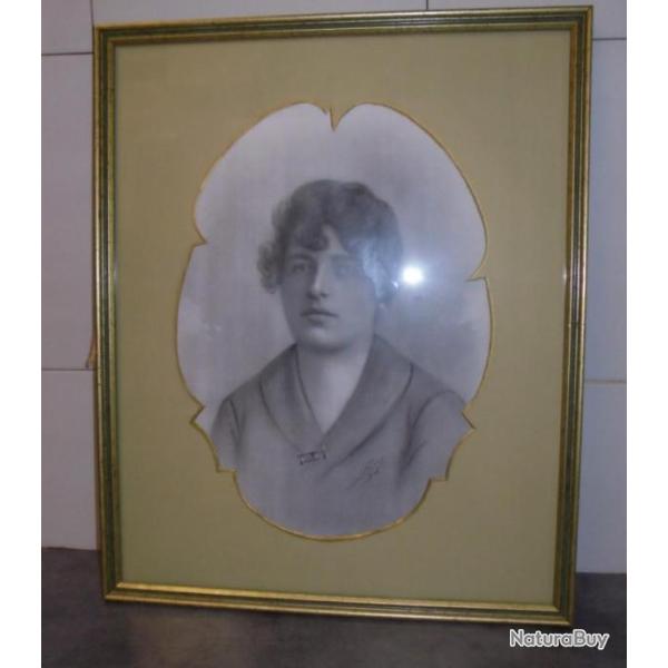 ANCIEN DESSIN PORTRAIT DE FEMME sign� dat� 1928 52.5cm x 42.5cm