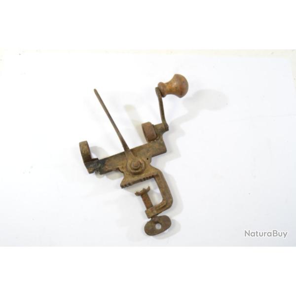 Ancien sertisseur de cartouche � broche � nettoyer. Collection rechargement chasse vintage
