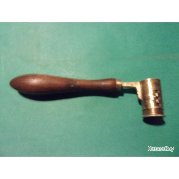 Ancienne dosette � poudre et plomb estampill�e