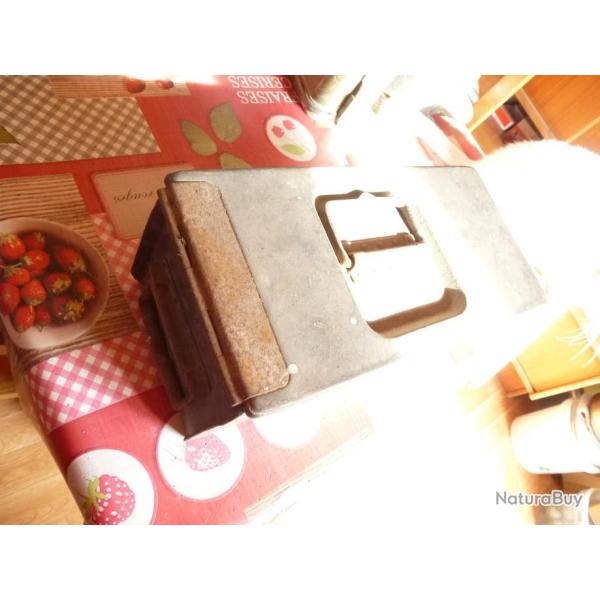 CAISSE A MG WW1 AVEC 2 COMPARTIMENT AVEC SA PEINTURE D ORIGINE