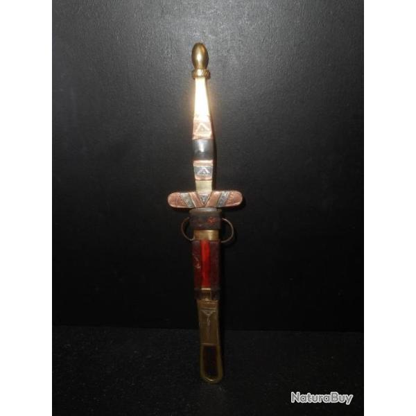 BEAU COUTEAU TOUAREG DU NIGER DES ANNEES 50, TRES JOLIMENT DECORE DE CUIVRE ET LAITON, A VOIR