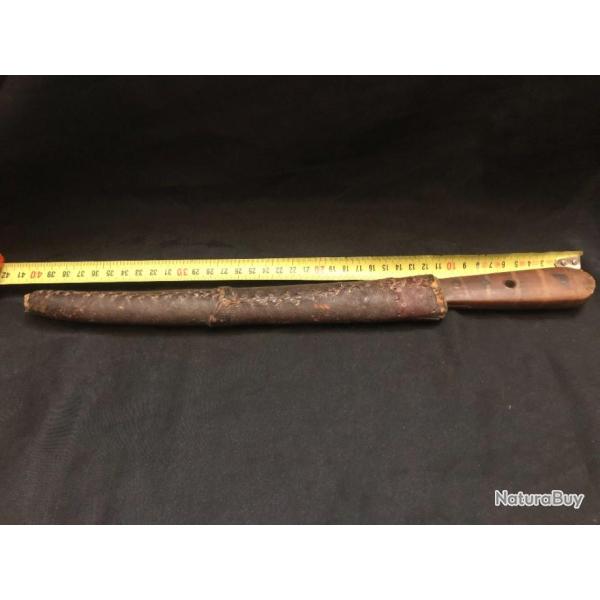 long couteau lame gravee